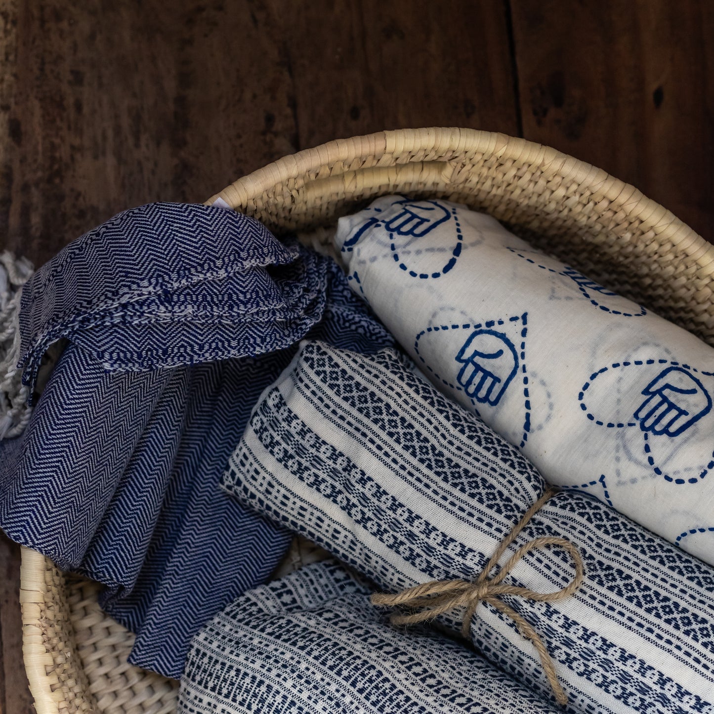 Large Round Handwoven Date Palm Basket – Sustainable Craft from Pakistan