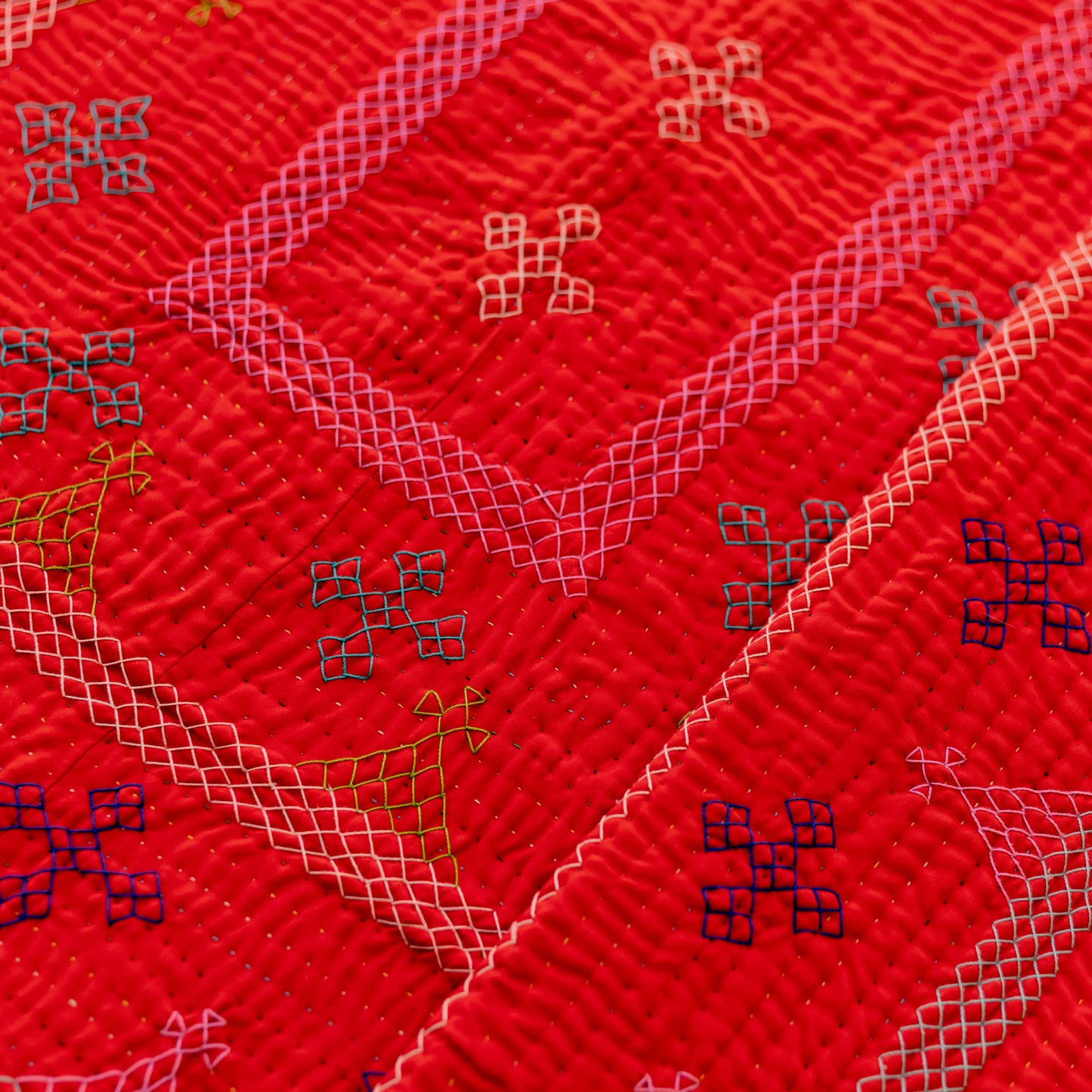 Red Yogi Rilli King Size – Handmade Embroidered Cotton Quilt