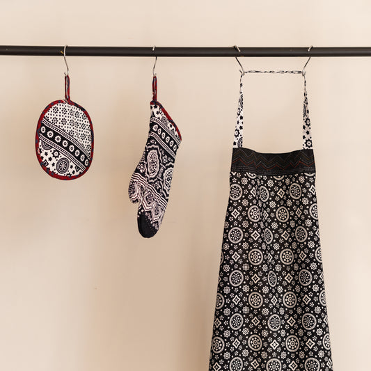 Black and White Ajrak Kitchen Set