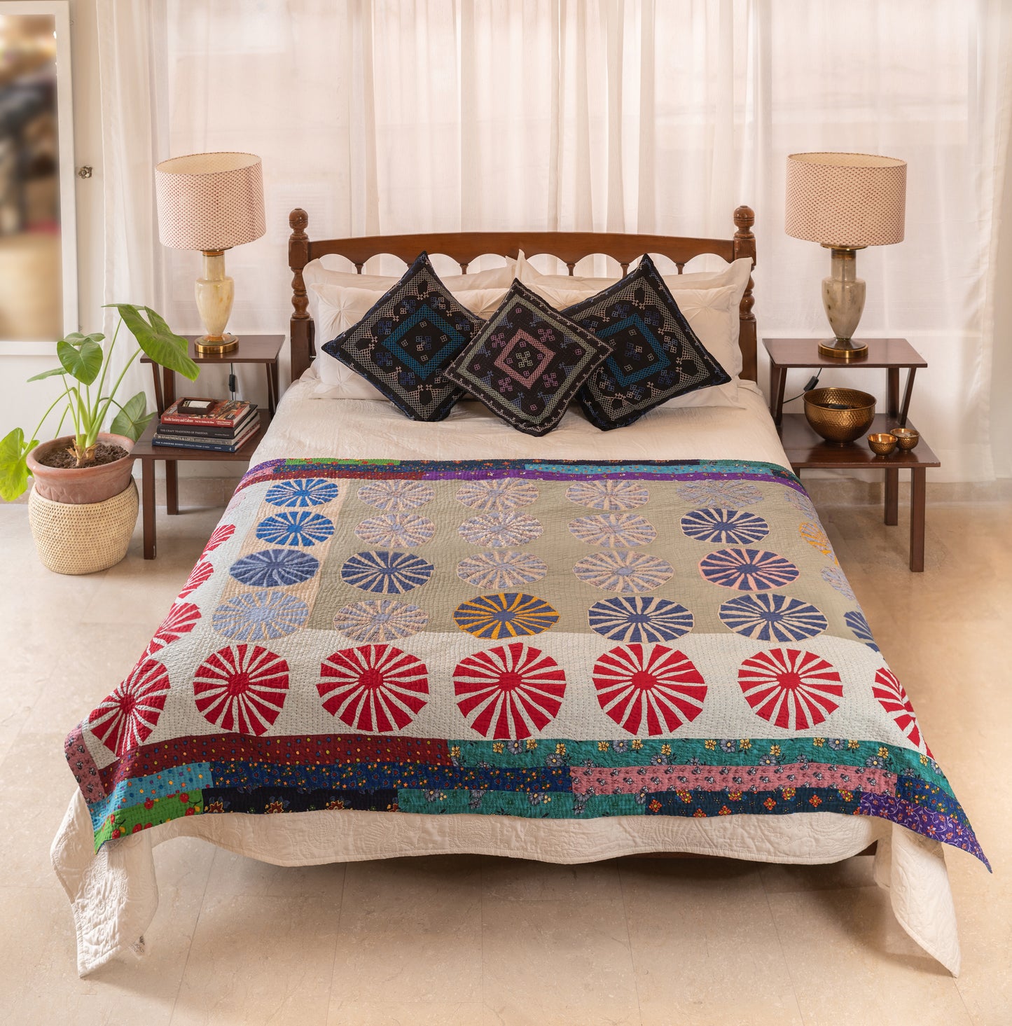 Sunburst Courtyard – Appliqué Sindhi Ralli Quilt – Handmade • Pure Cotton • Heritage Craft from Sindh