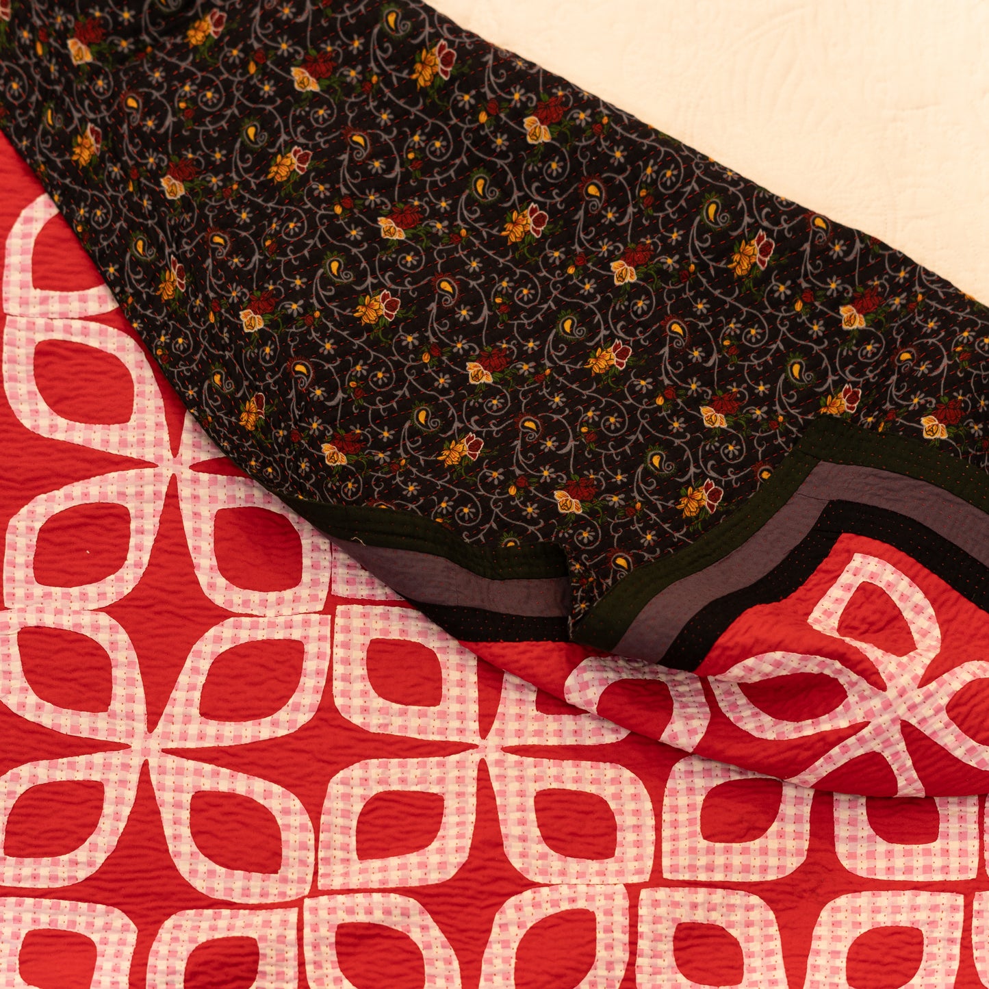 Sindhi Flame Paisley Ralli Quilt – Red Appliqué Throw Size