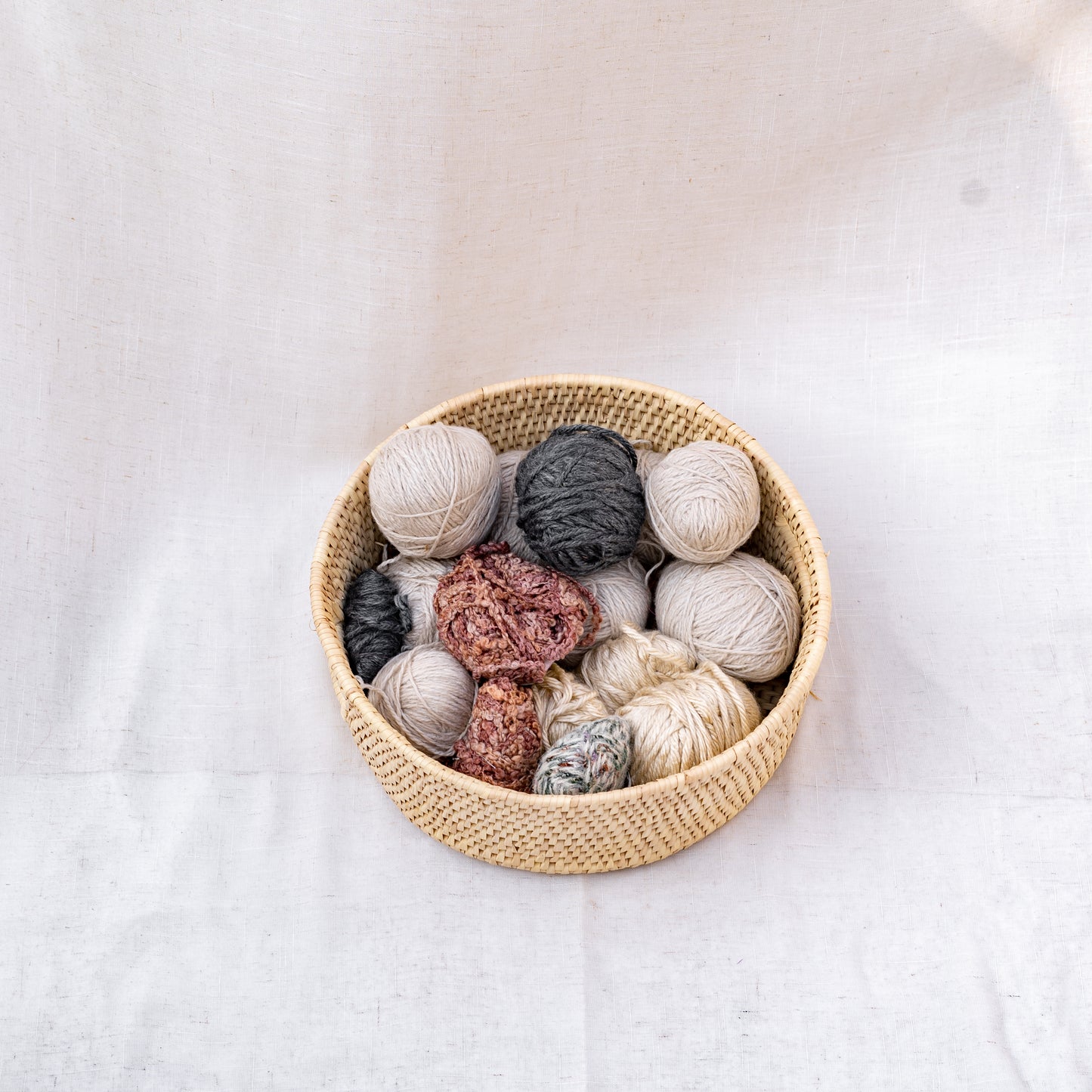 Large Round Handwoven Date Palm Basket – Sustainable Craft from Pakistan